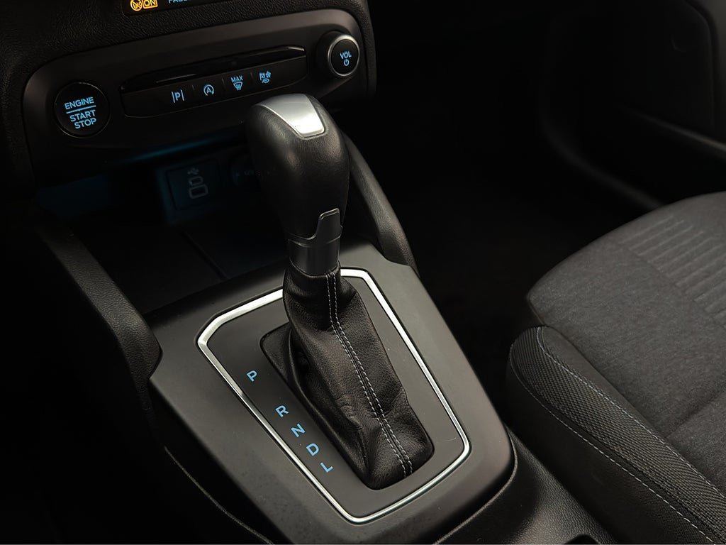 Vehicle Image 24