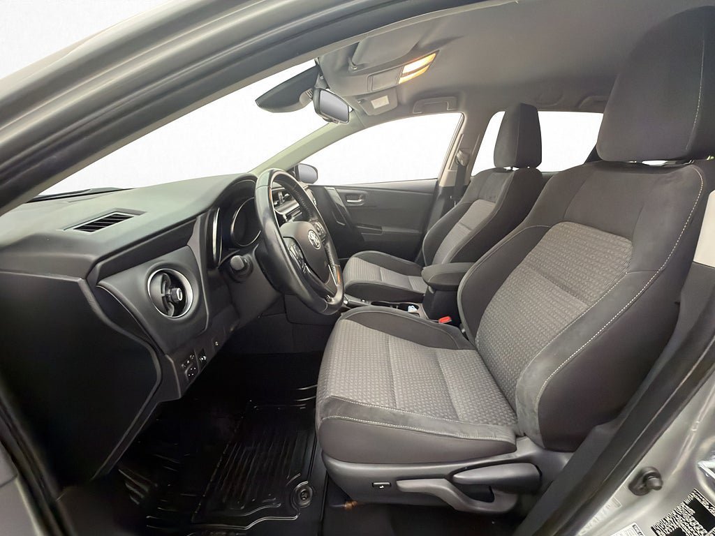 Vehicle Image 11