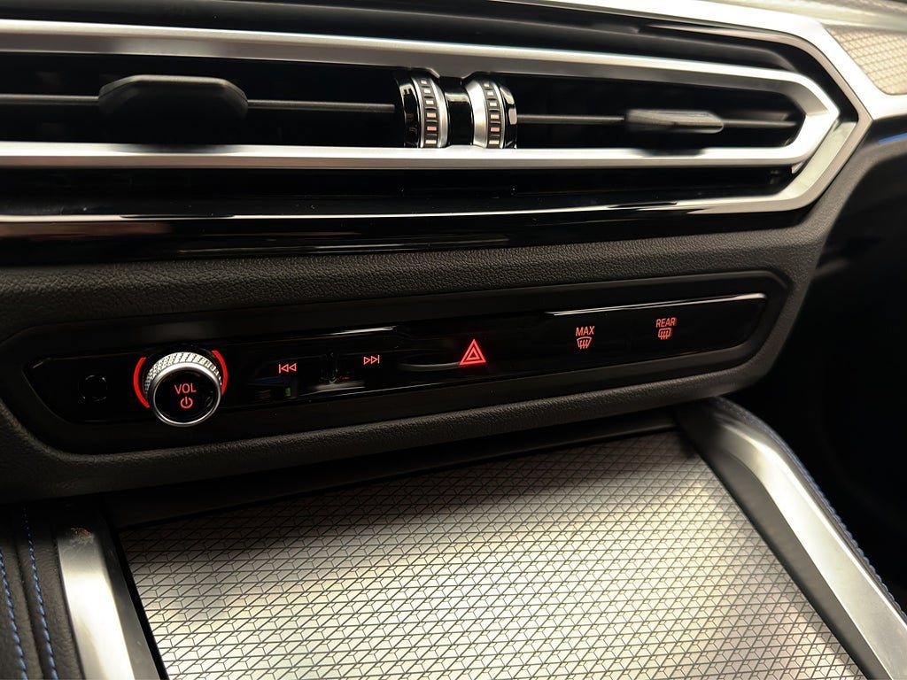Vehicle Image 23