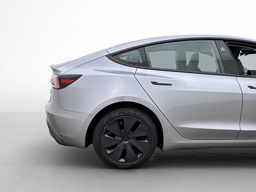 Vehicle Image 32