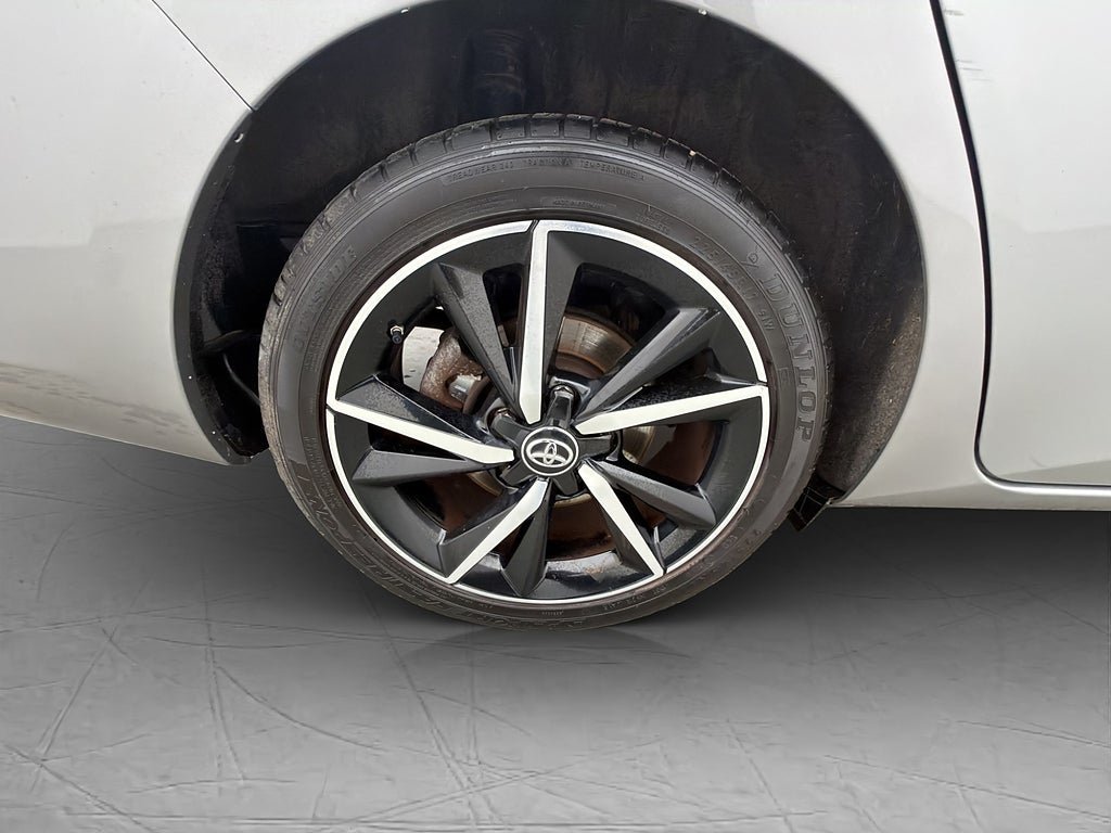 Vehicle Image 32