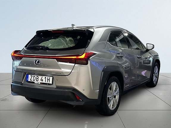 Vehicle Image 6