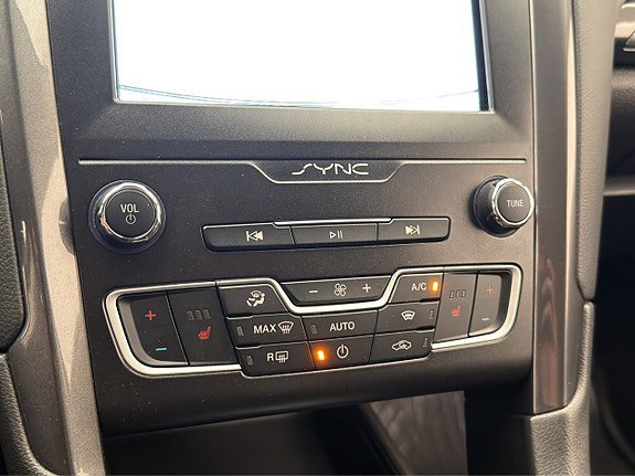 Vehicle Image 24