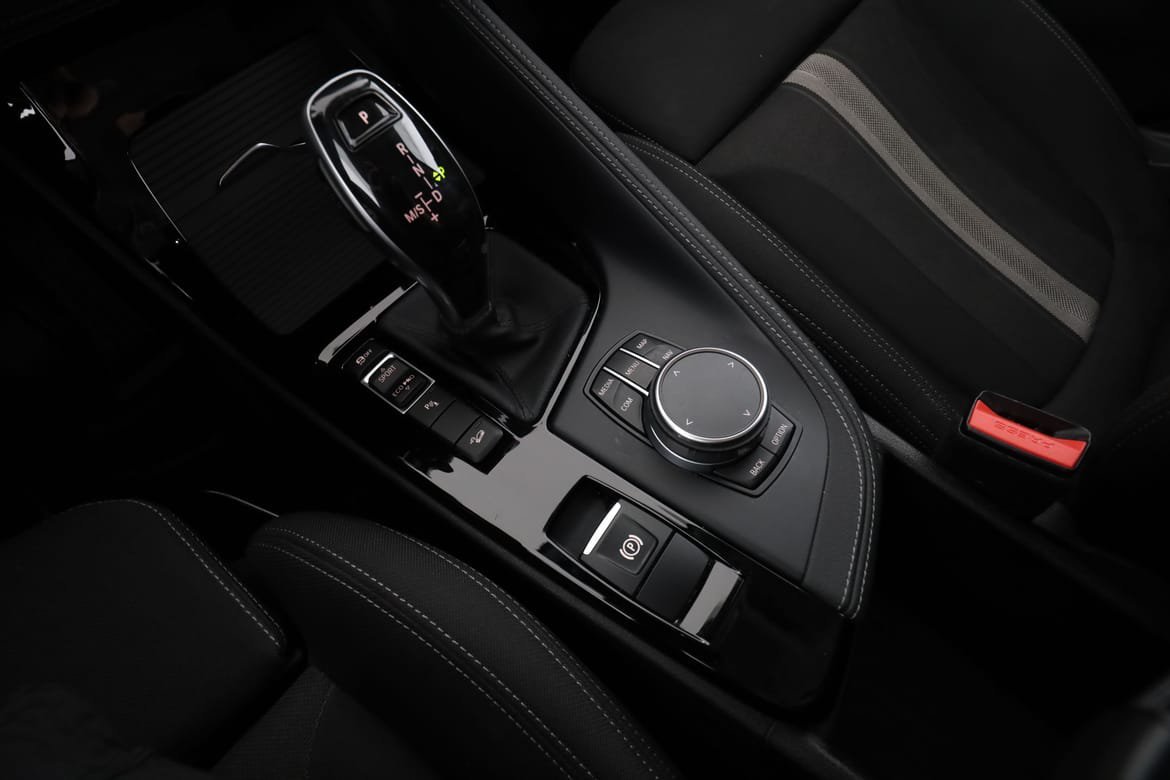 Vehicle Image 25