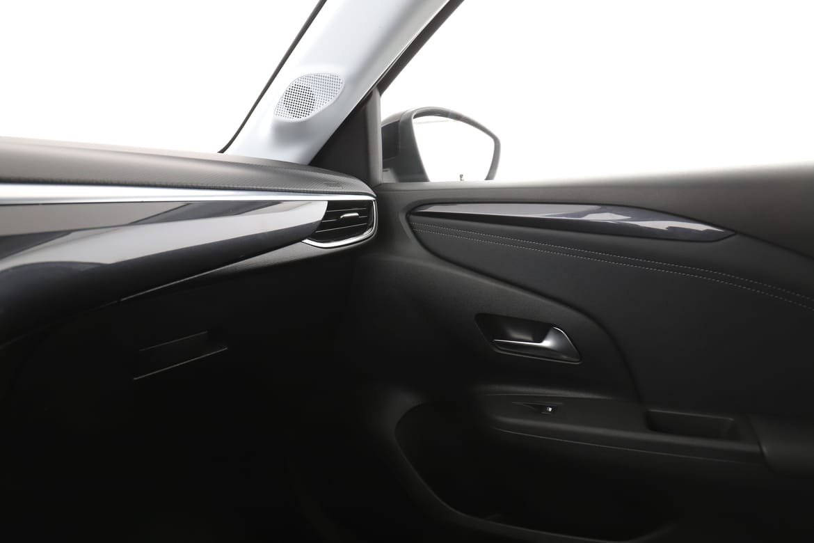 Vehicle Image 32