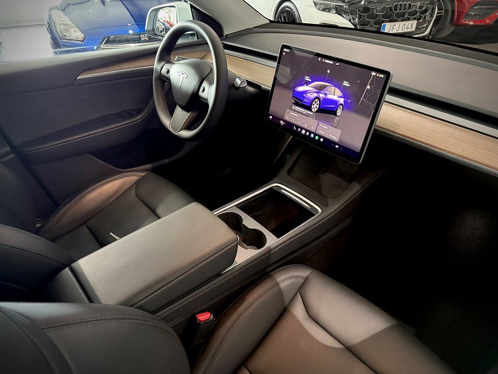Vehicle Image 9