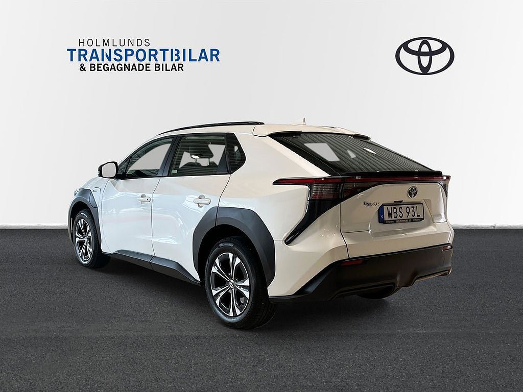 Vehicle Image 6