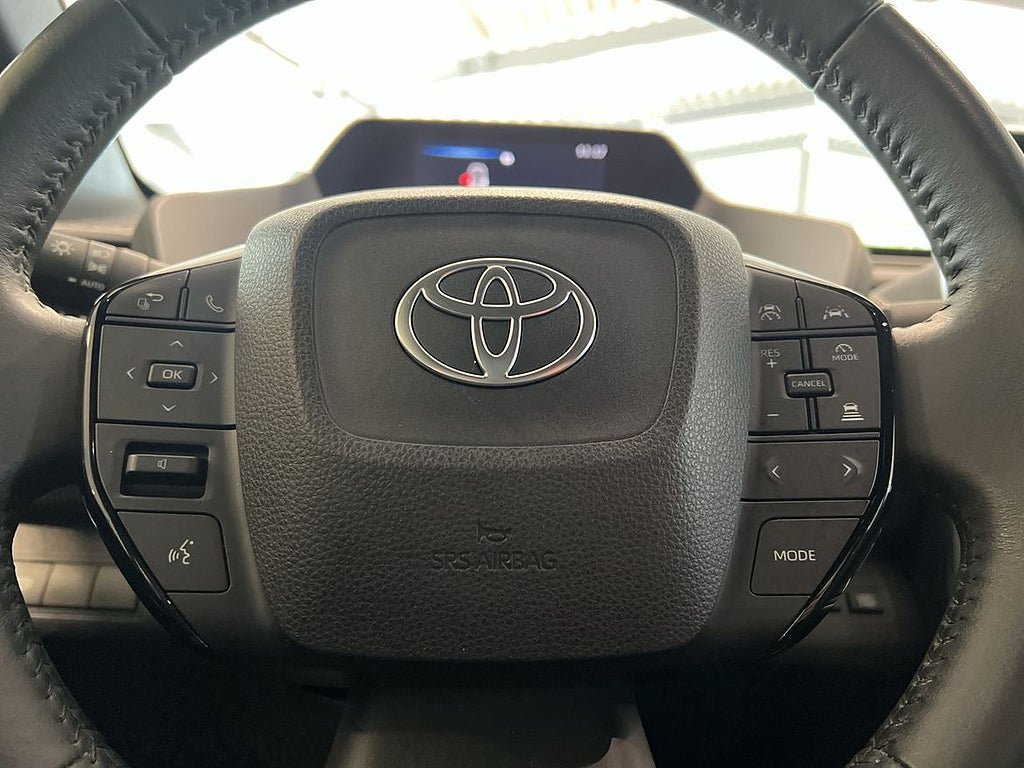 Vehicle Image 25