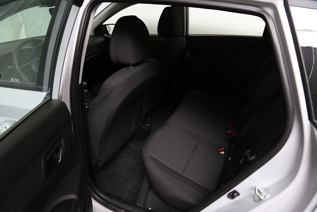 Vehicle Image 9