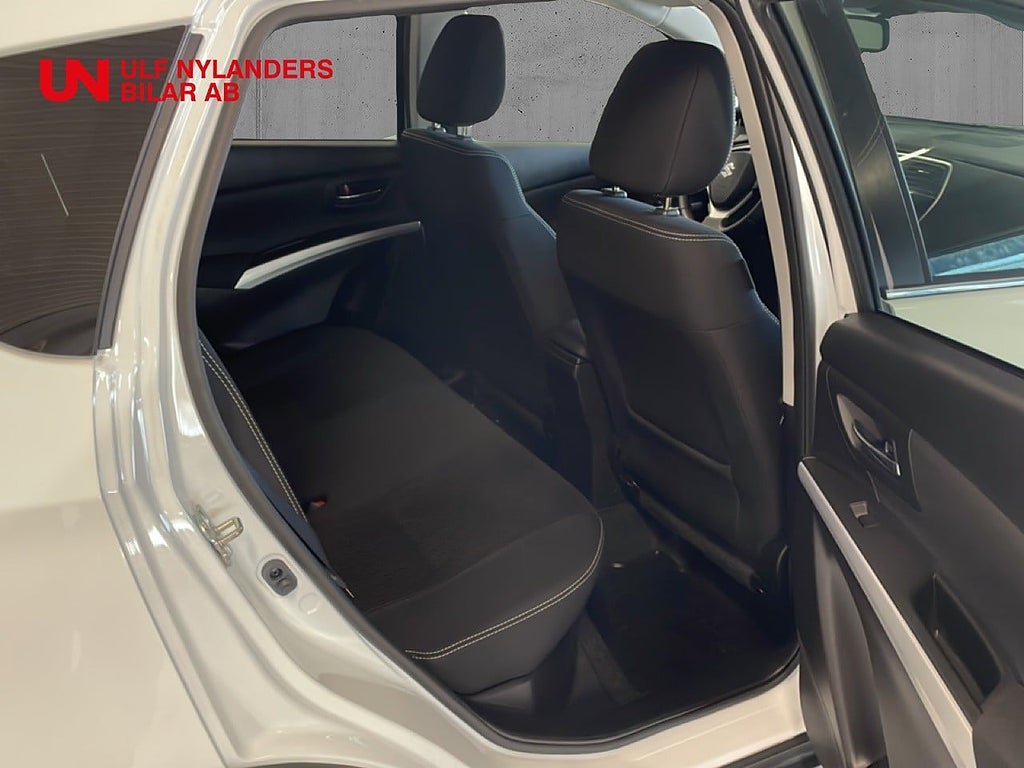 Vehicle Image 11