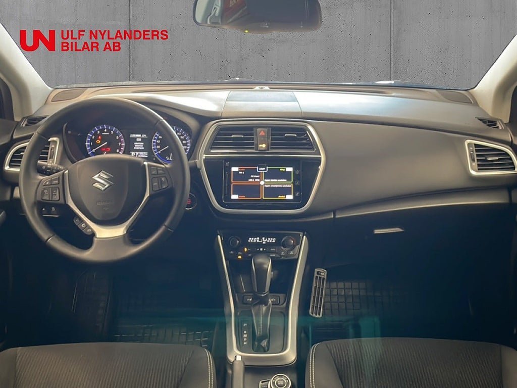 Vehicle Image 12