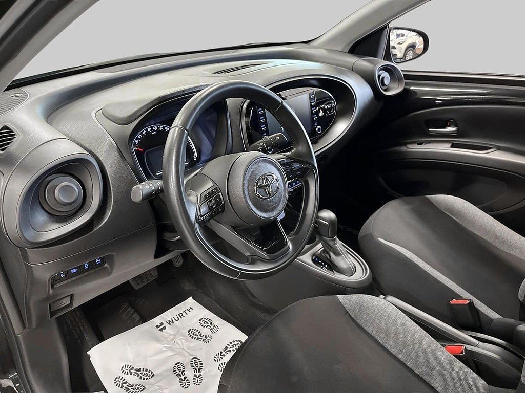 Vehicle Image 14
