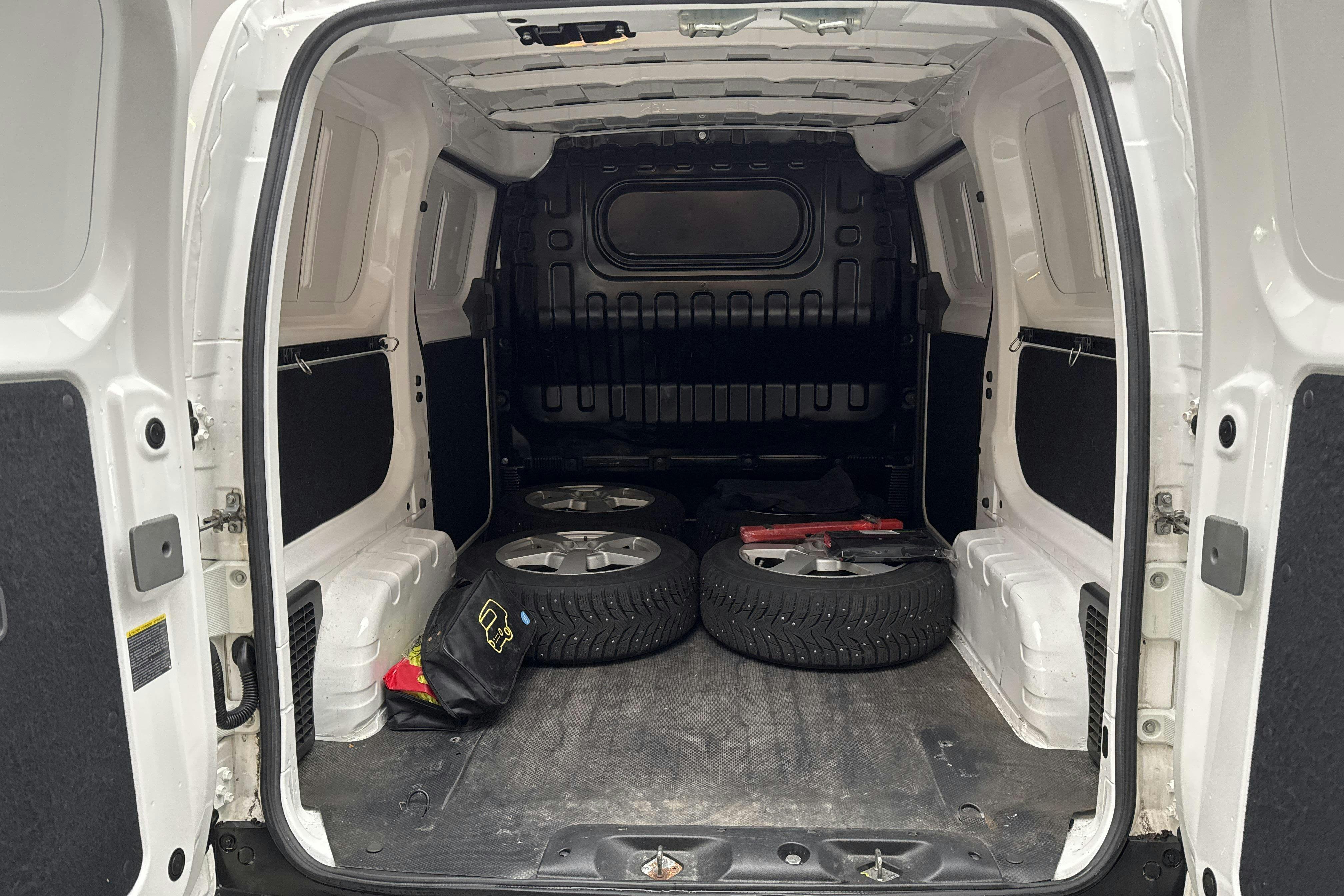 Vehicle Image 8