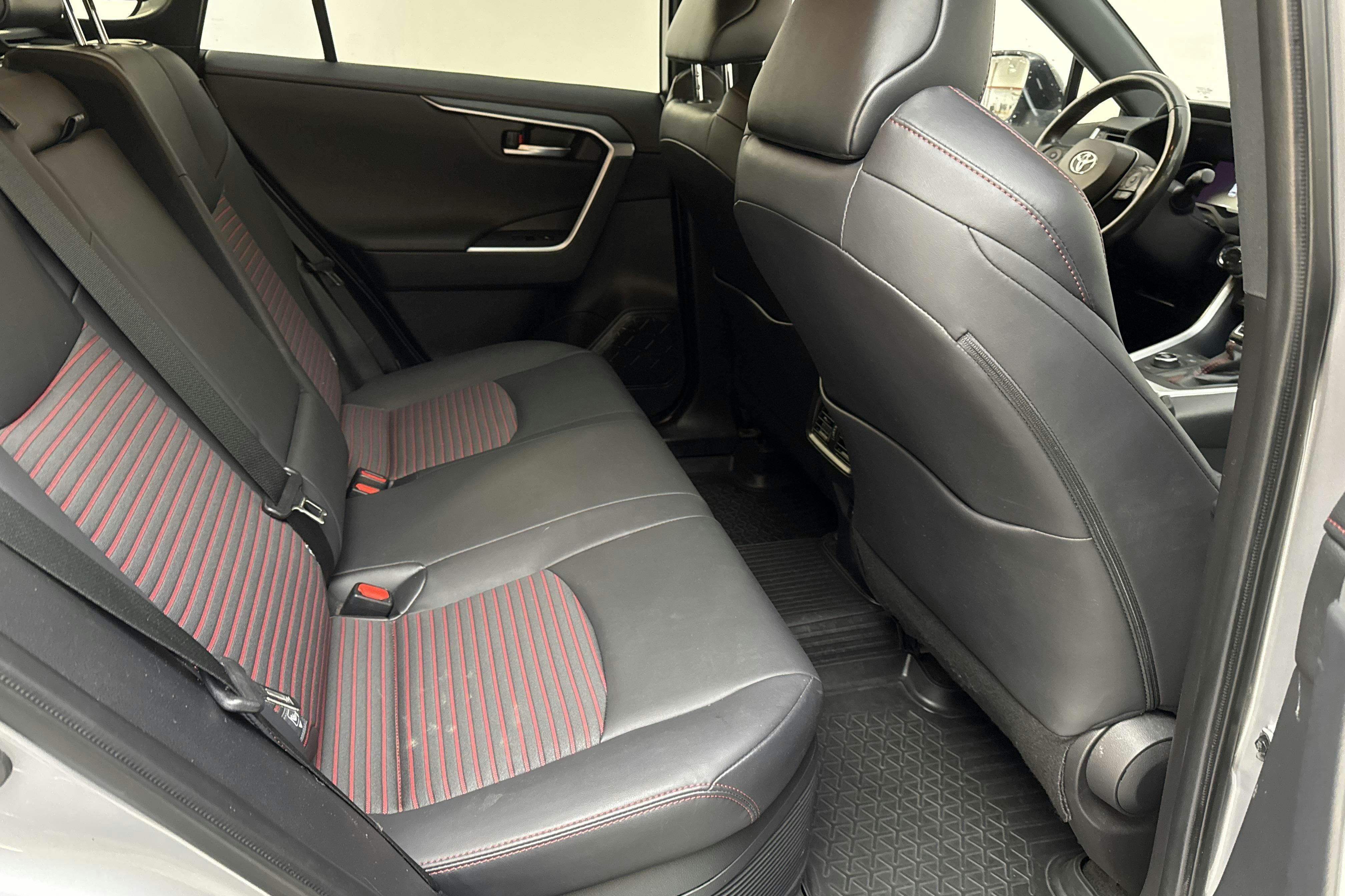 Vehicle Image 8