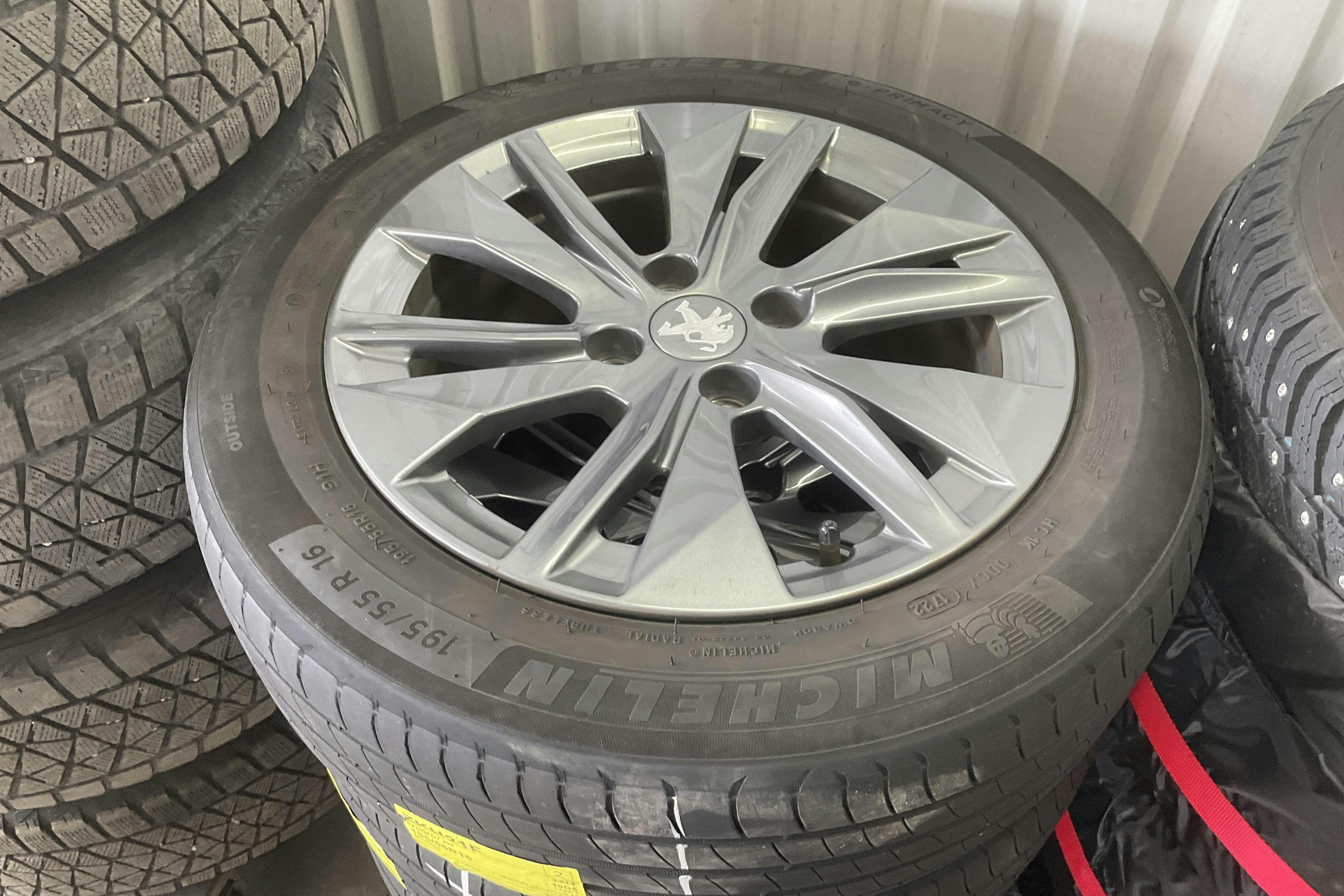 Vehicle Image 11