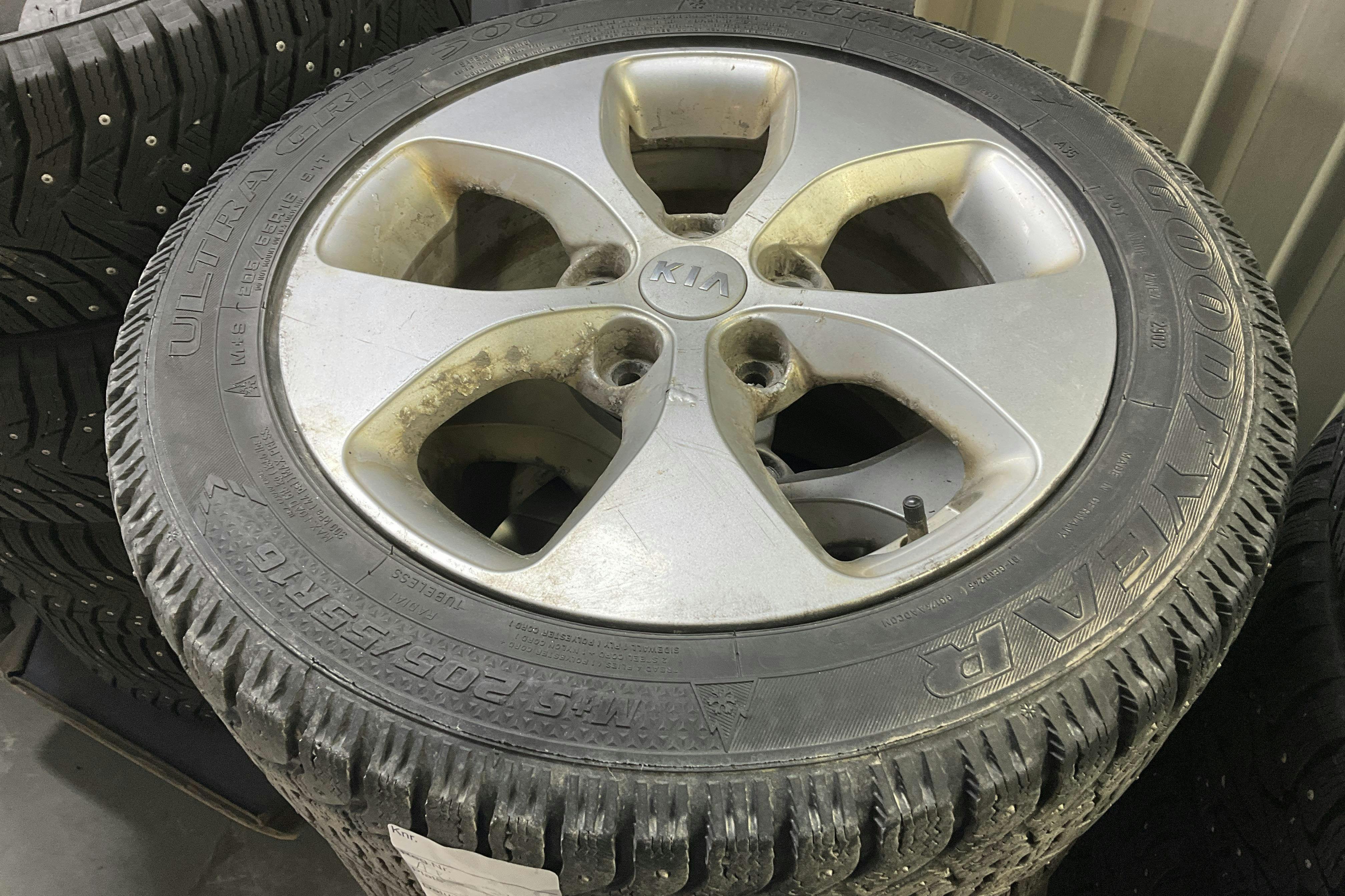 Vehicle Image 12