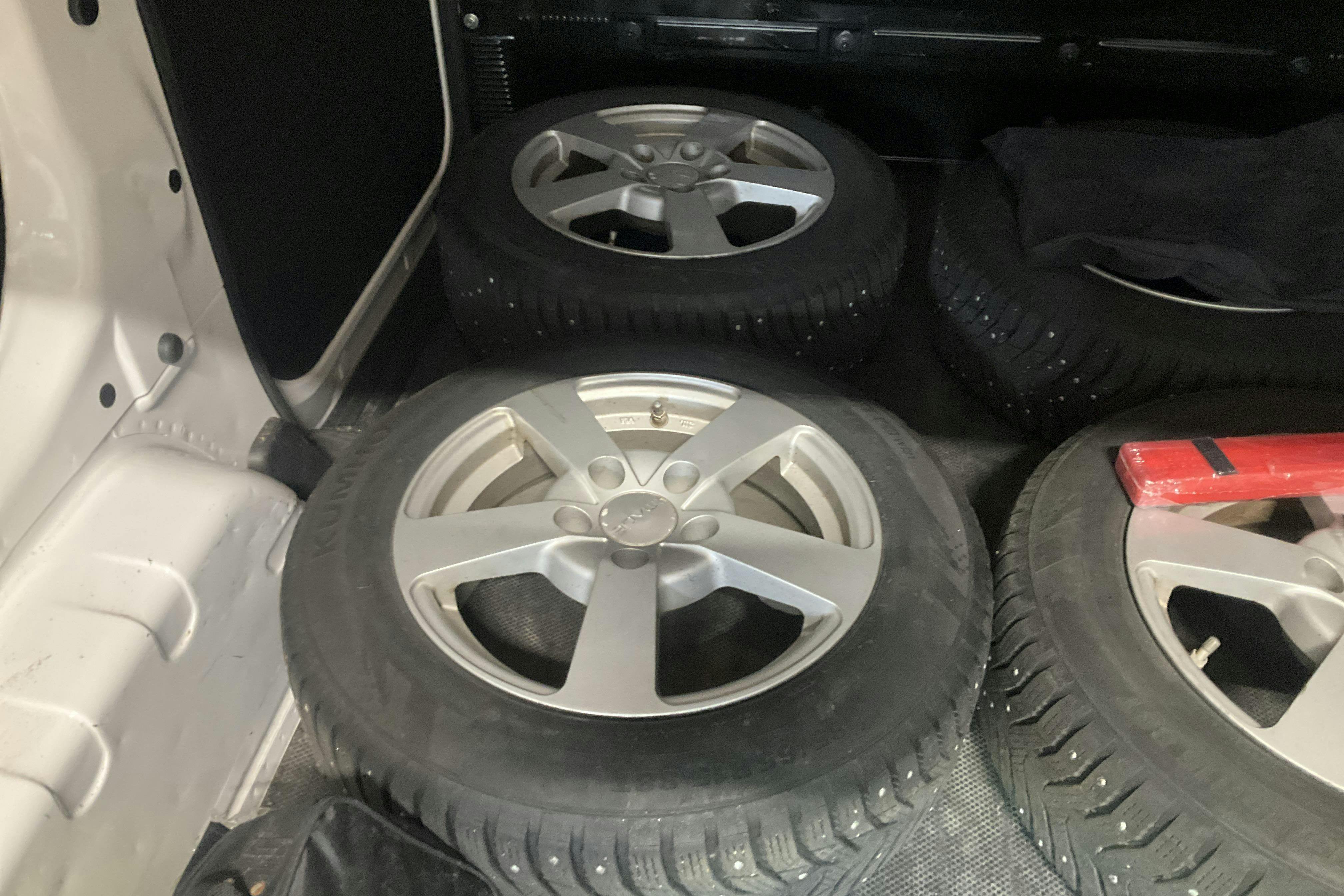 Vehicle Image 13