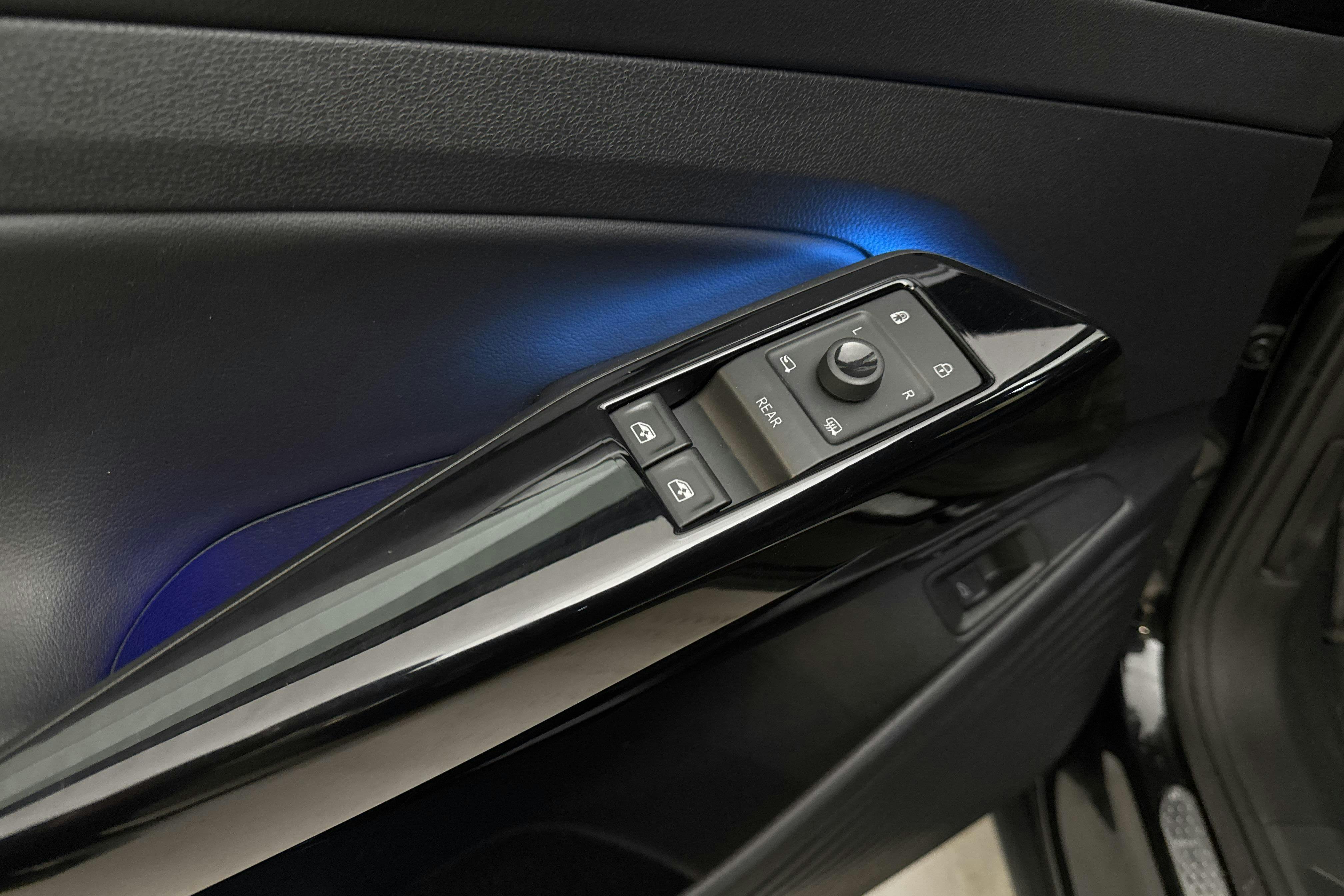 Vehicle Image 15