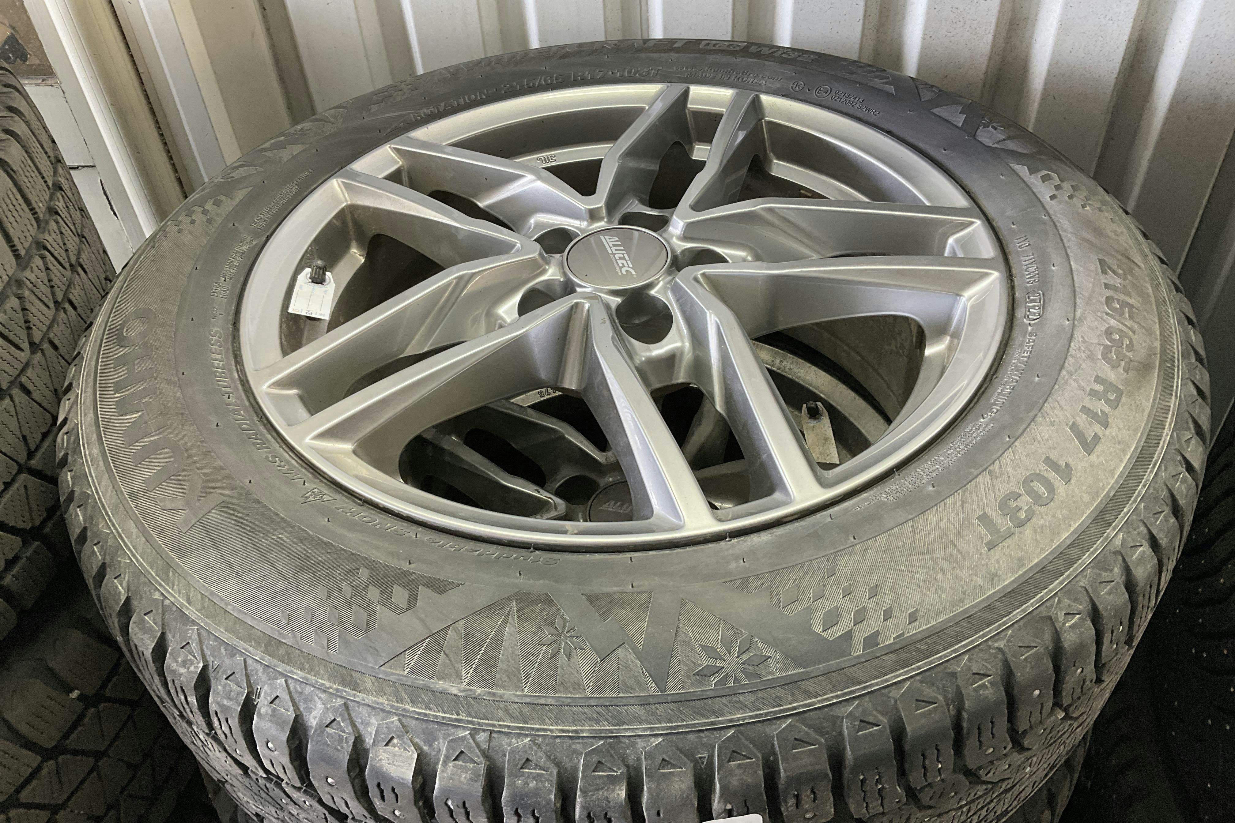 Vehicle Image 16