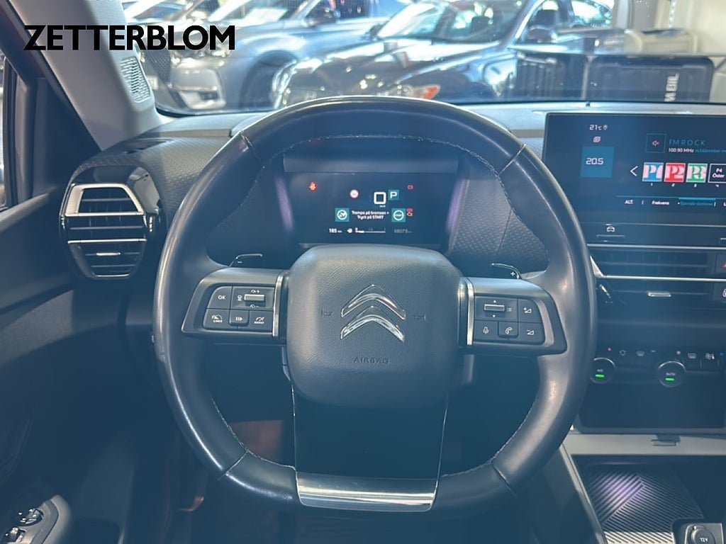 Vehicle Image 12