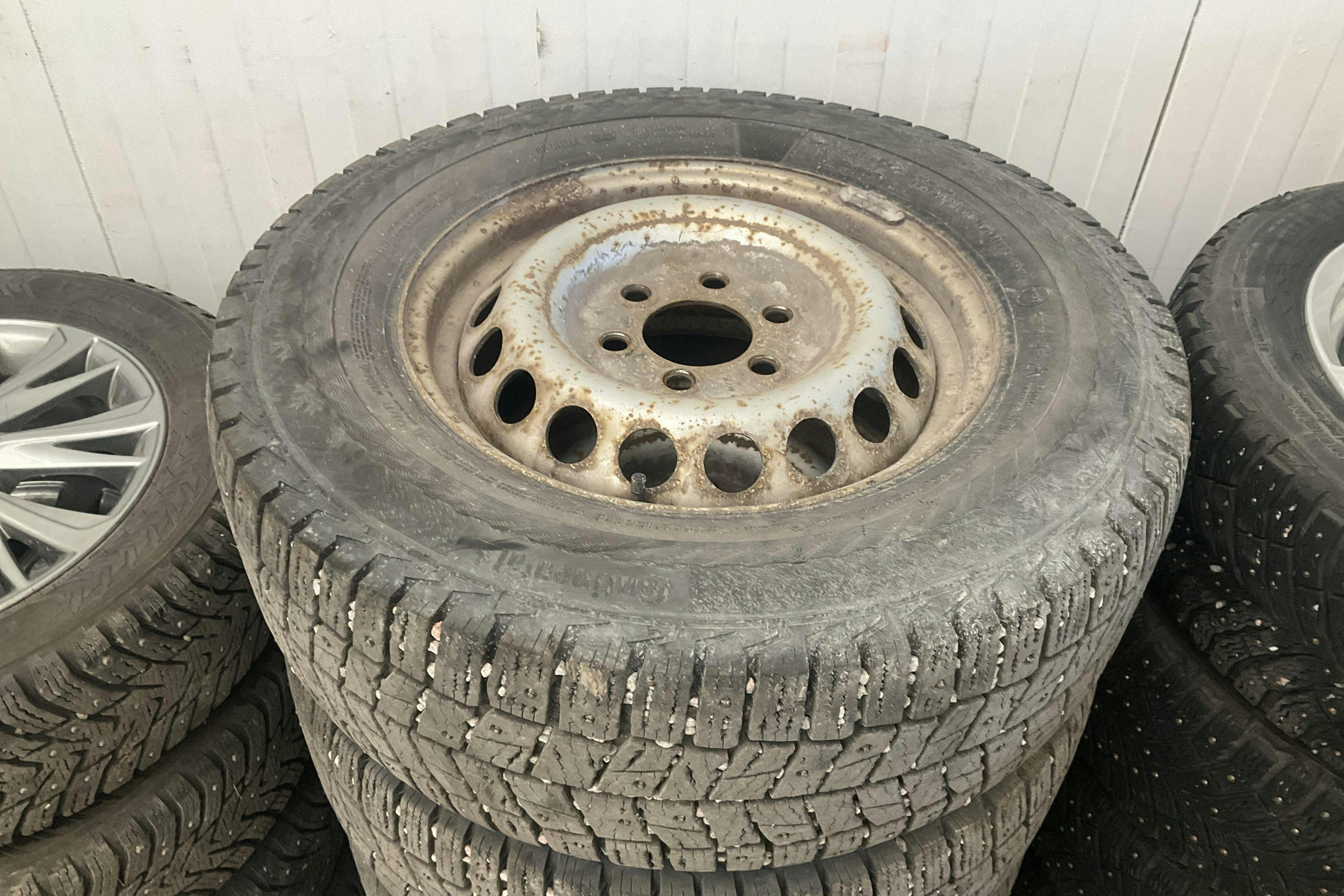 Vehicle Image 12