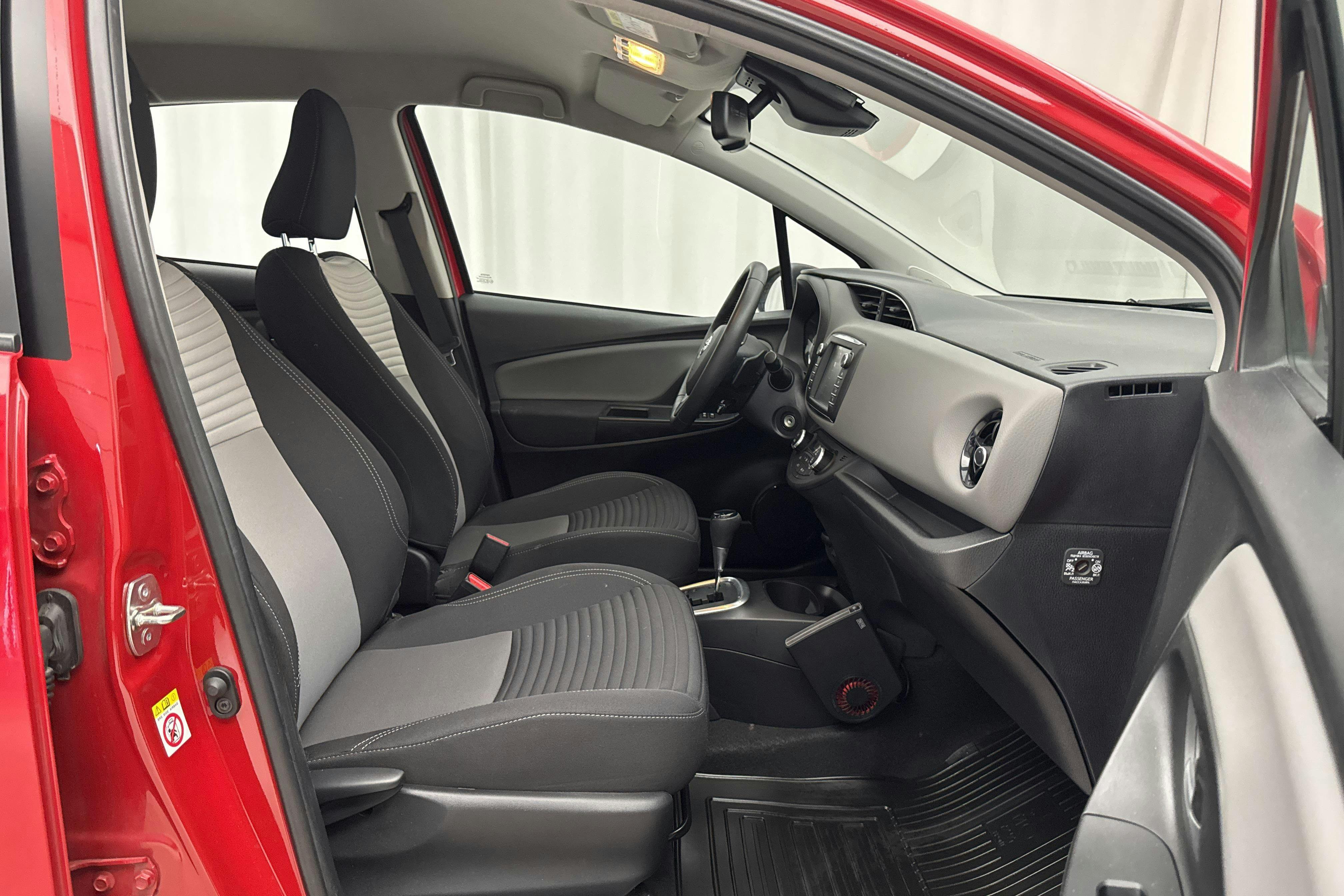 Vehicle Image 7