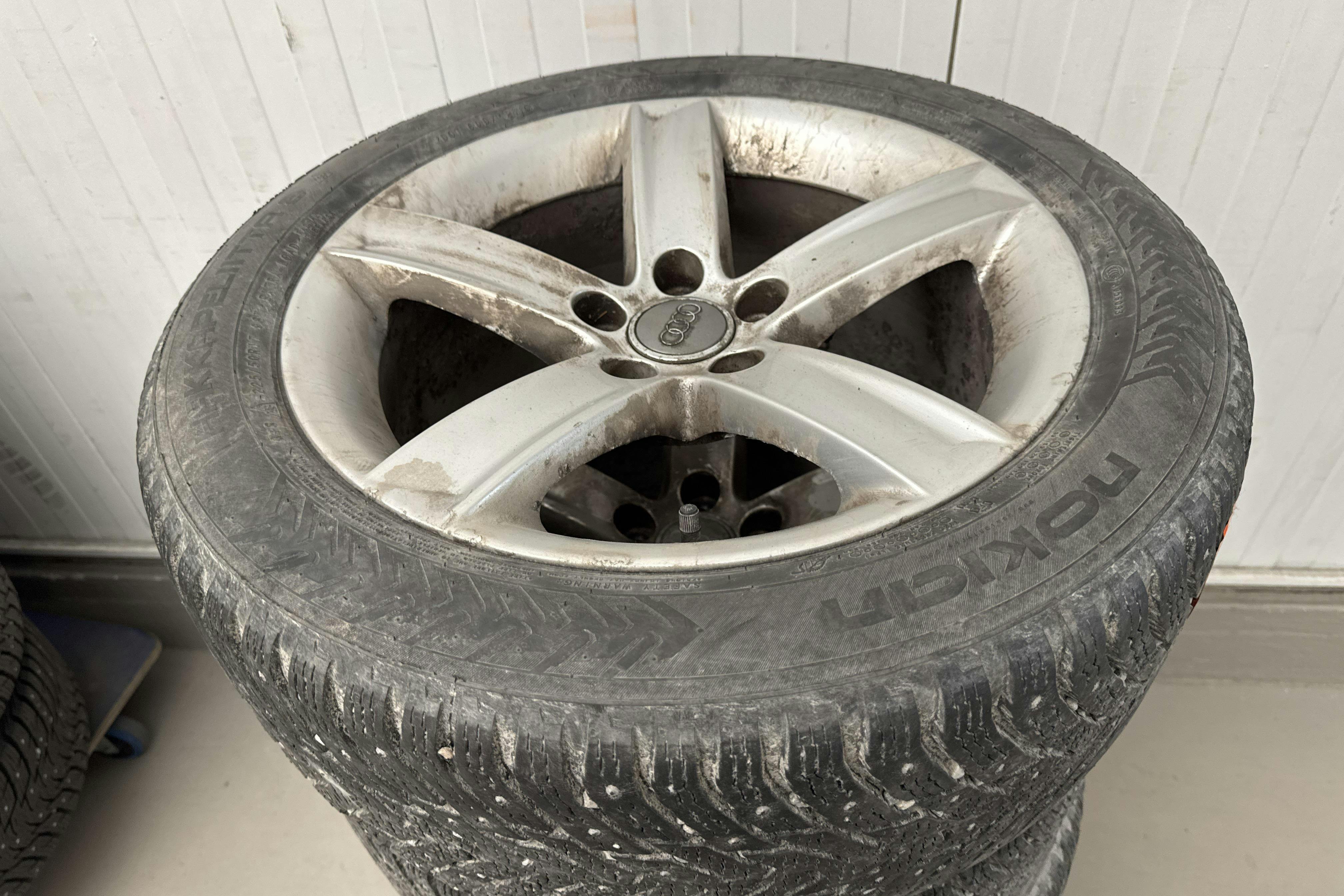 Vehicle Image 14
