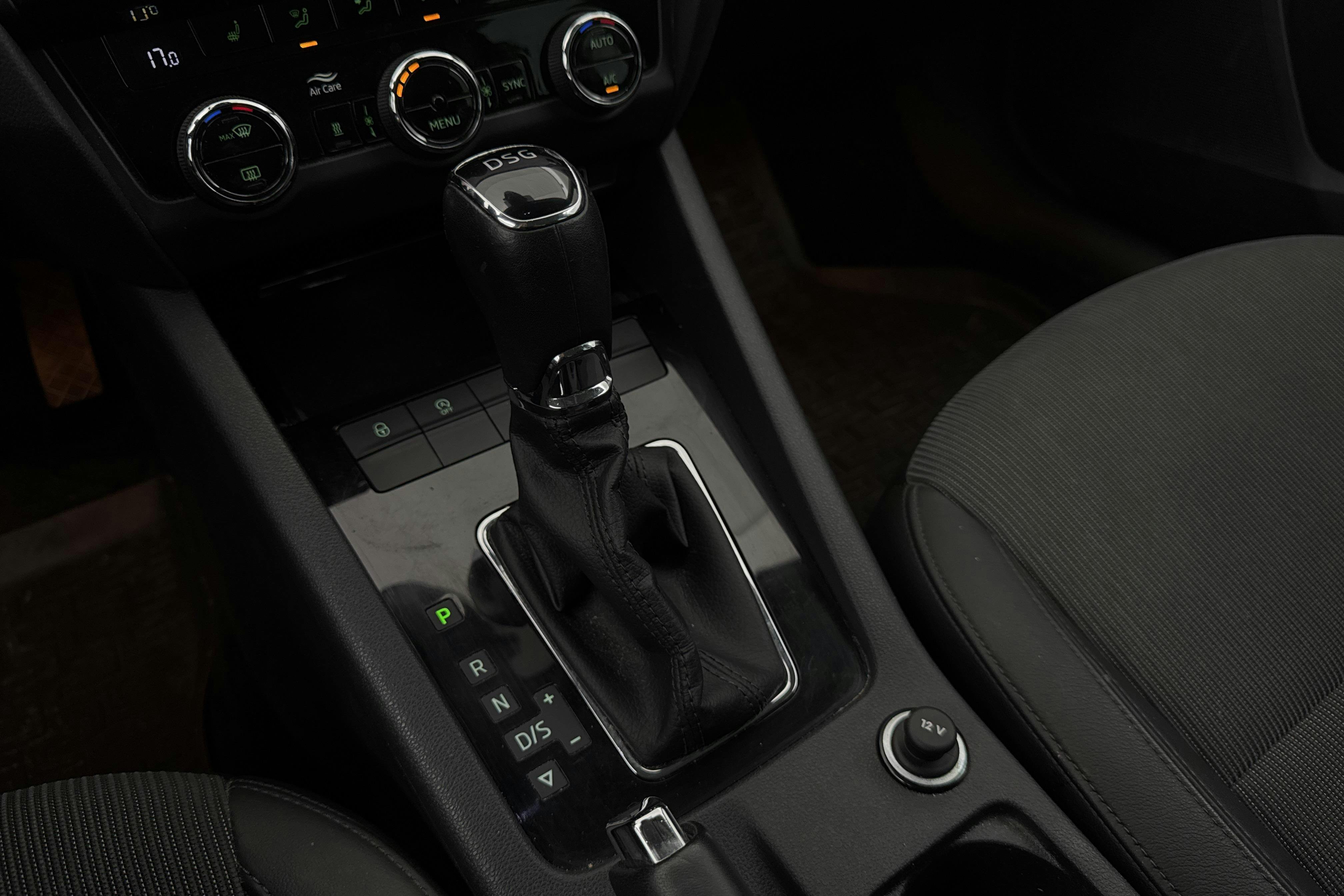 Vehicle Image 16