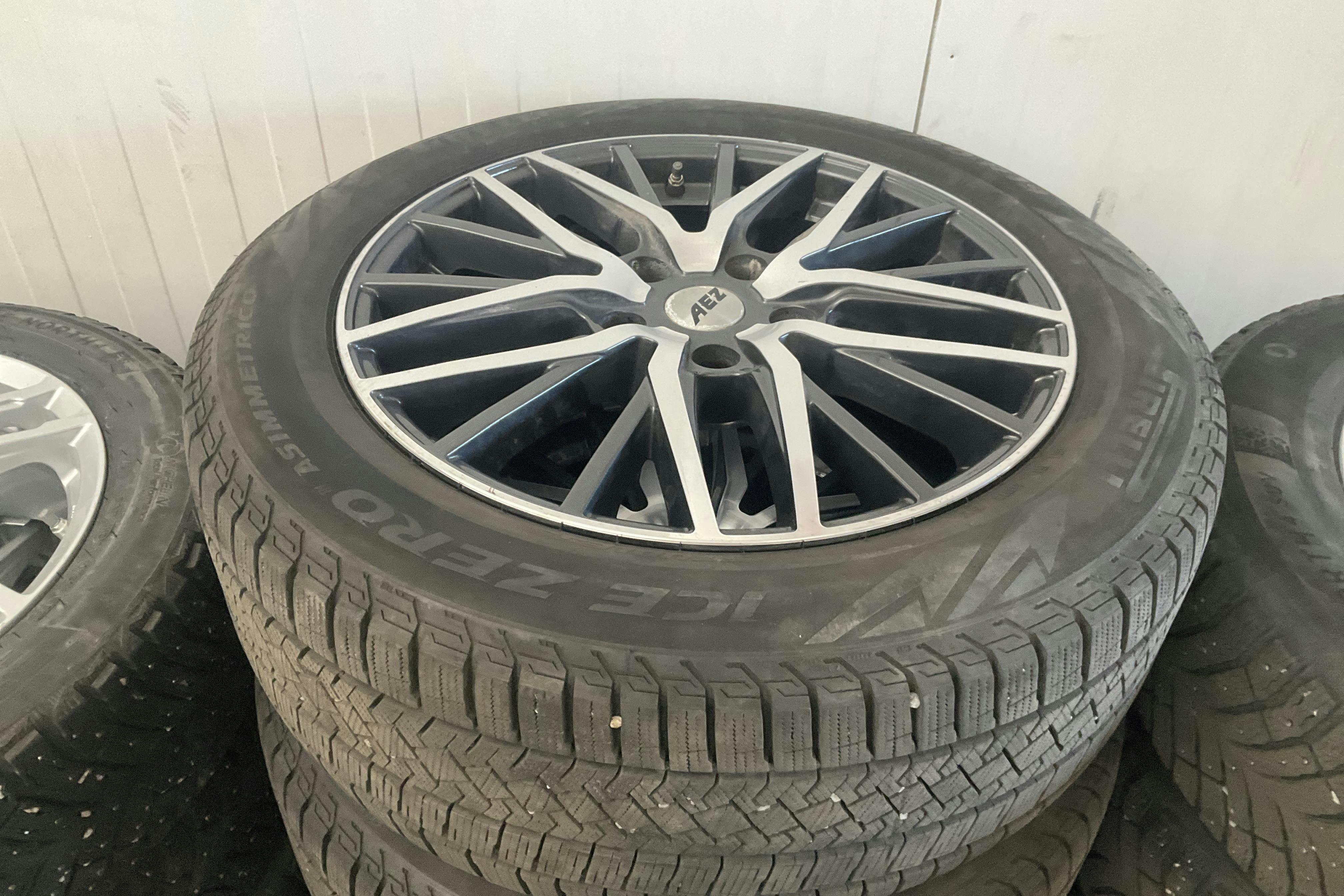 Vehicle Image 16