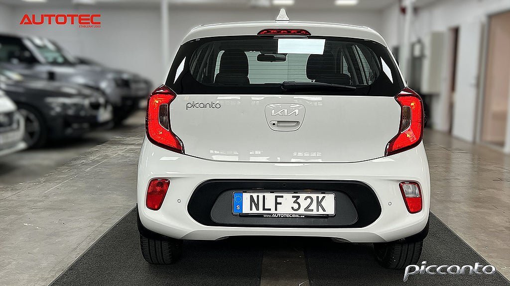 Vehicle Image 6