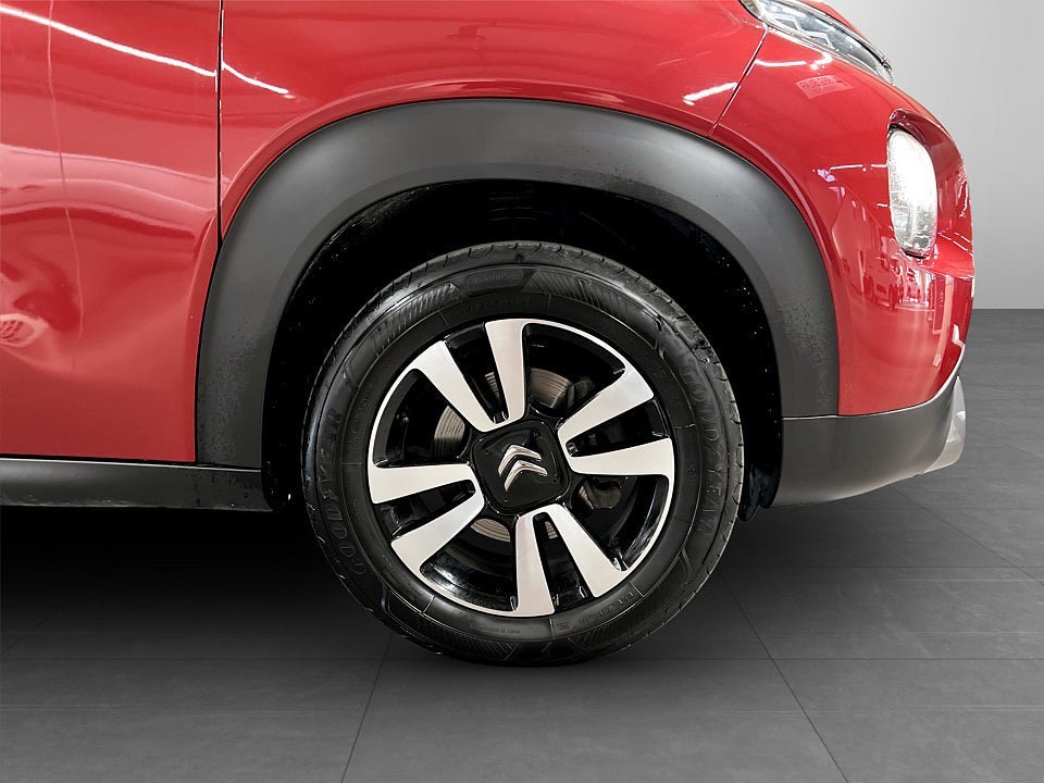 Vehicle Image 14