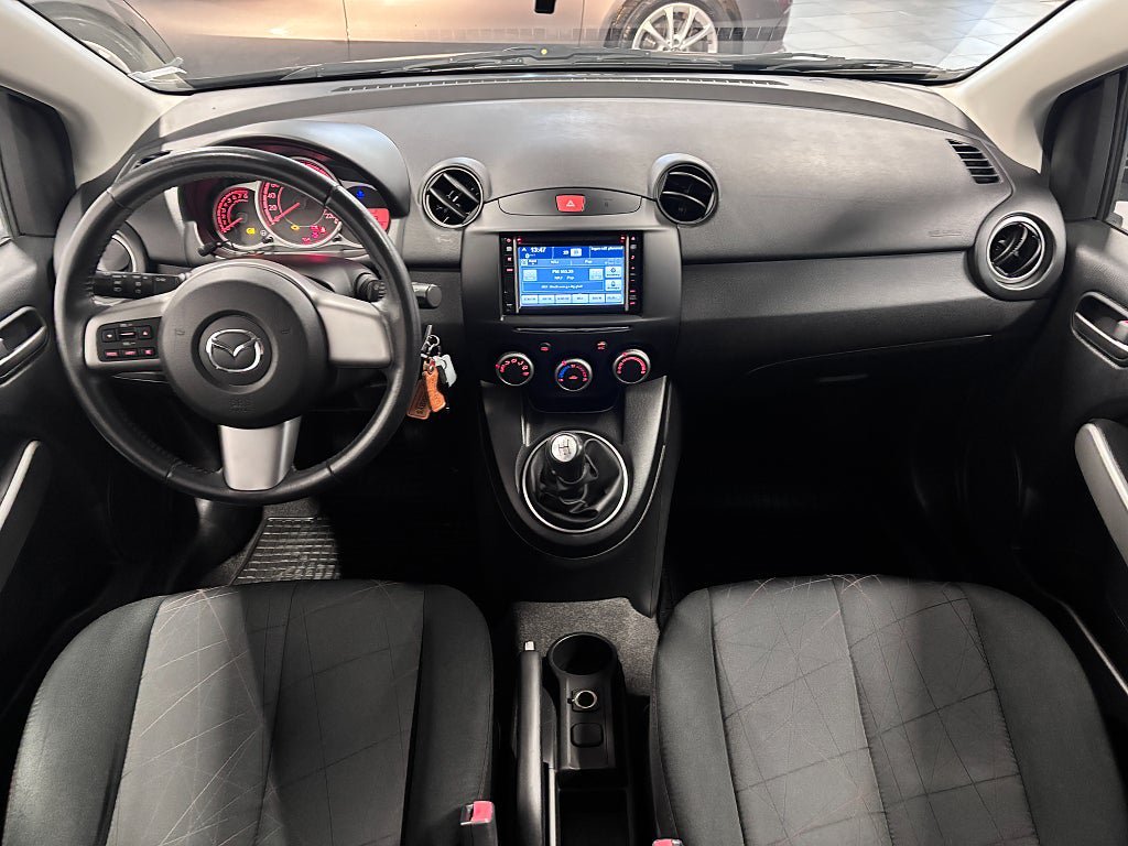 Vehicle Image 8