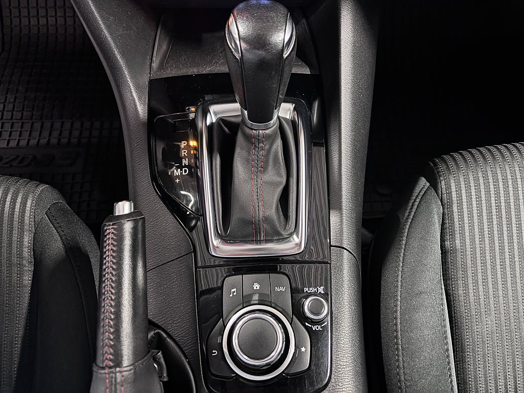 Vehicle Image 12