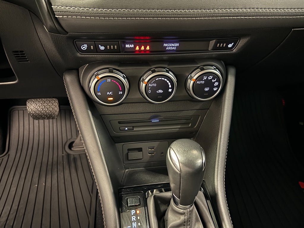 Vehicle Image 11