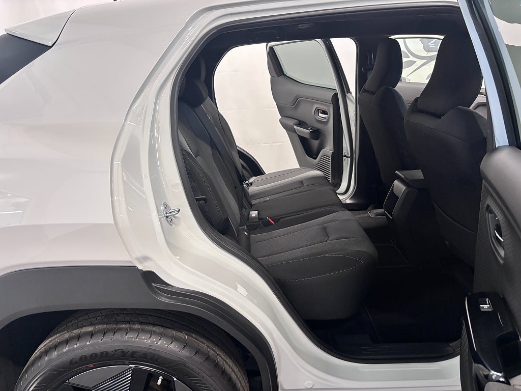 Vehicle Image 12