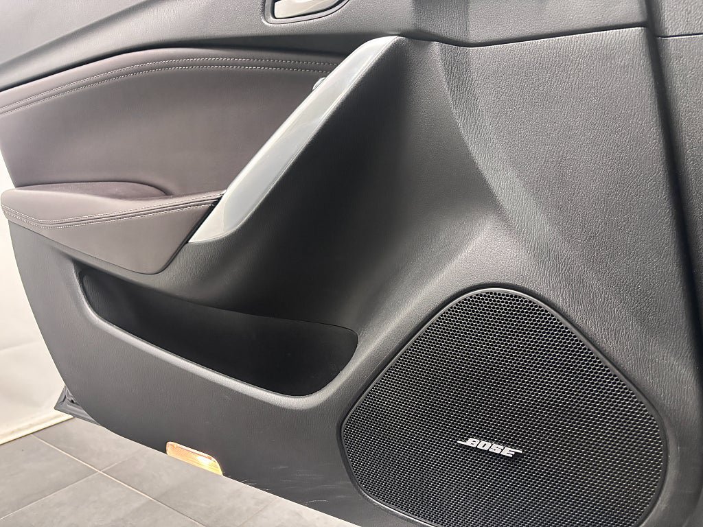 Vehicle Image 16