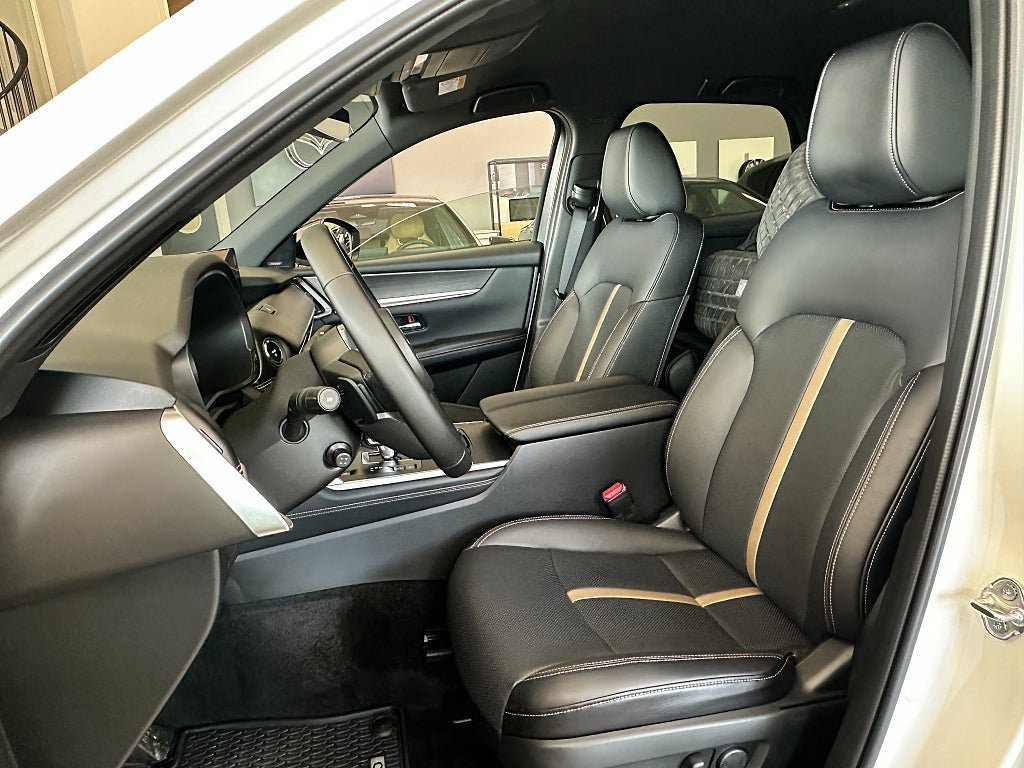 Vehicle Image 8