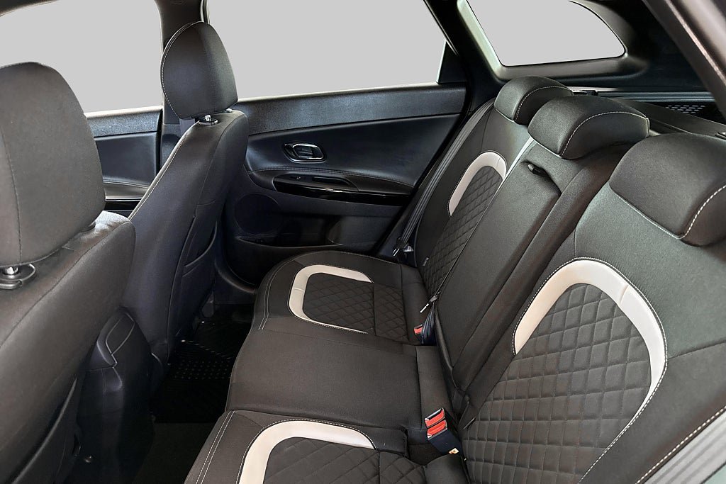 Vehicle Image 9
