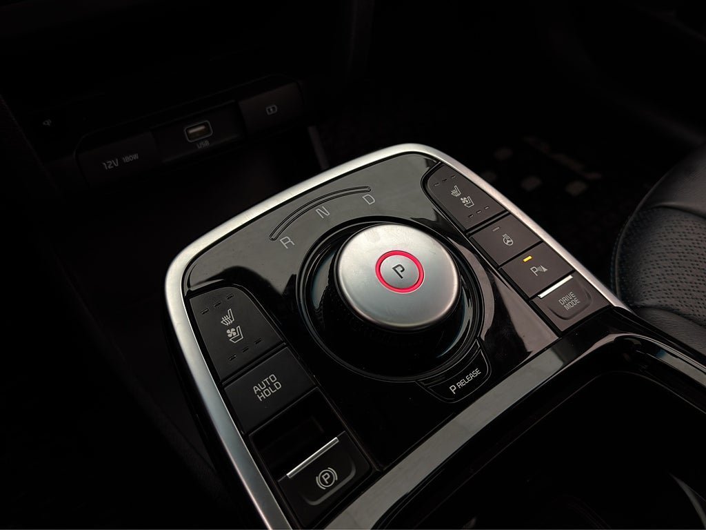 Vehicle Image 24