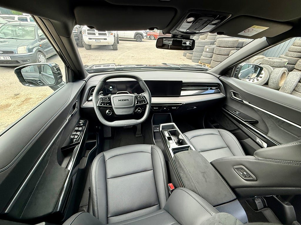Vehicle Image 9