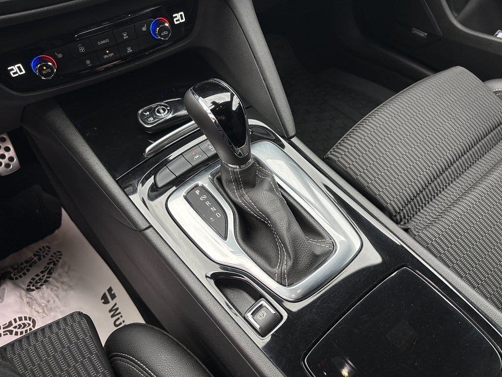 Vehicle Image 25