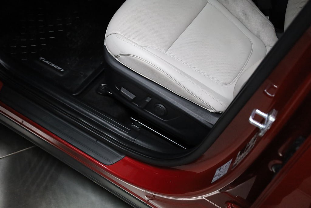 Vehicle Image 12