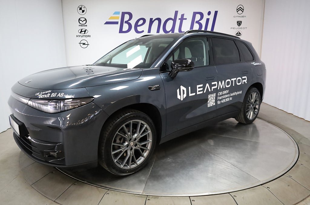 Vehicle Image 5