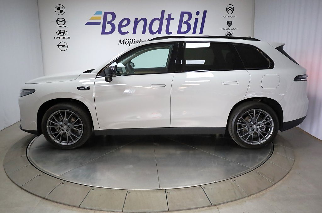 Vehicle Image 6