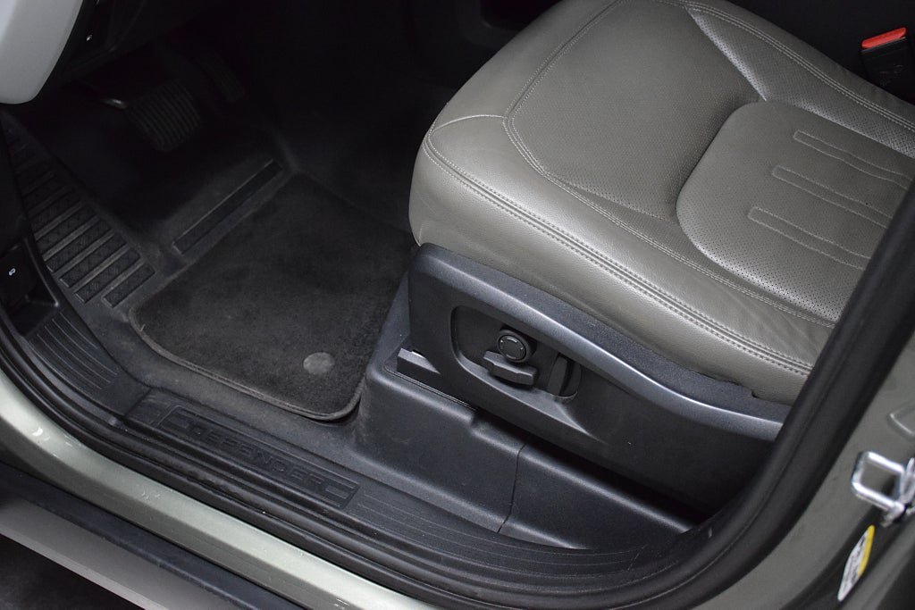 Vehicle Image 23