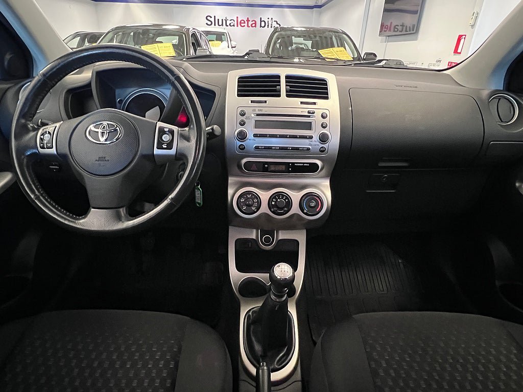 Vehicle Image 12