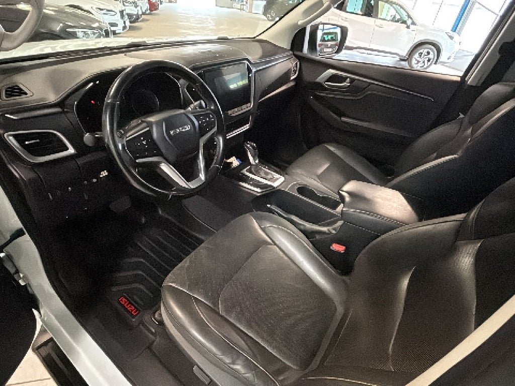 Vehicle Image 16