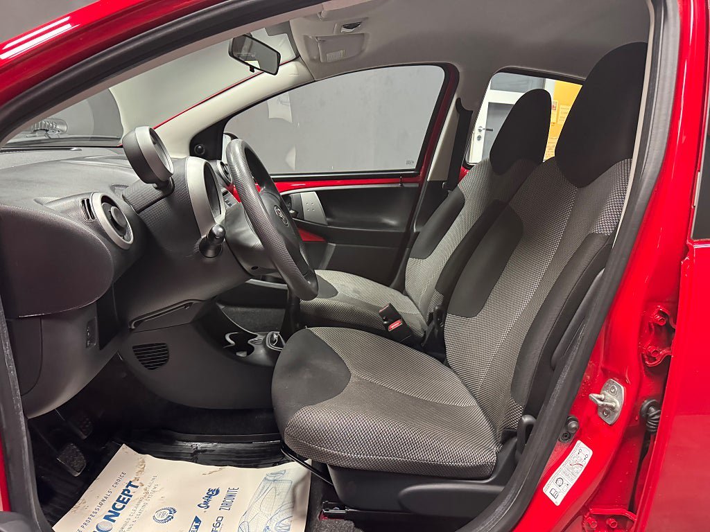 Vehicle Image 6