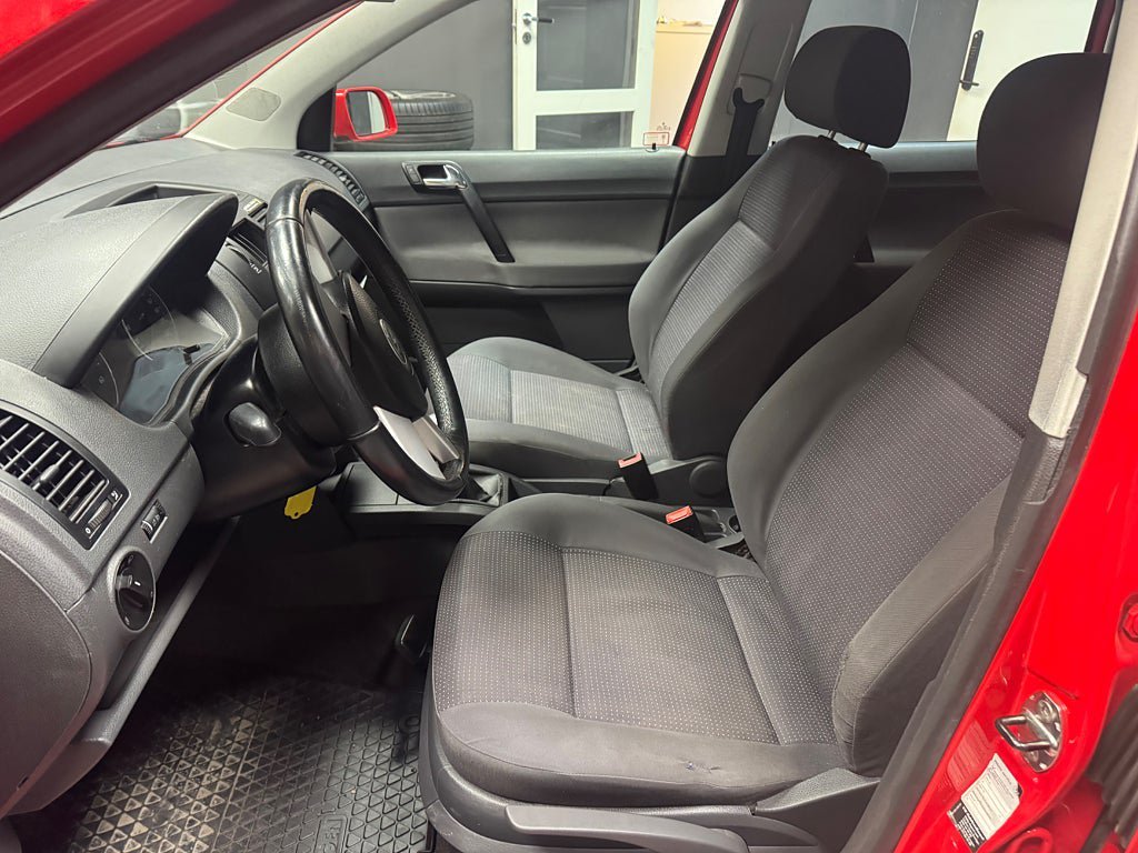 Vehicle Image 9