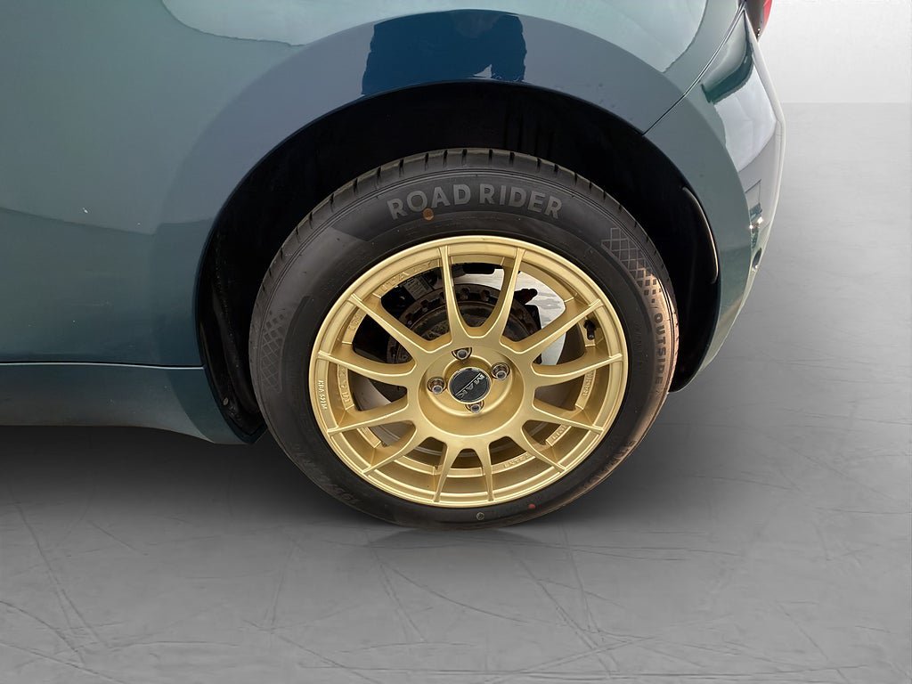 Vehicle Image 12